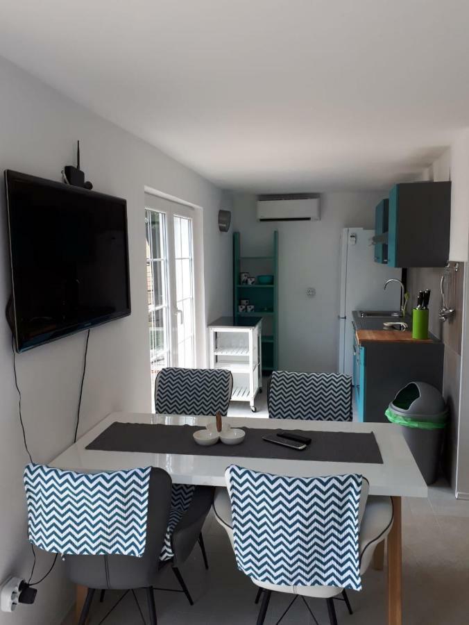 Beach House Valerija โรวานิสกา ภายนอก รูปภาพ
